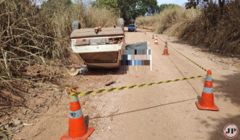 Jornal Populacional Uma pessoa morre após carro bater em um barranco