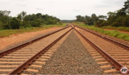 Homem morre atropelado por trem em ferrovia, Goiás